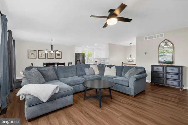 $574,999 | 5046 Summer Day Lane, Columbia, MD 21044