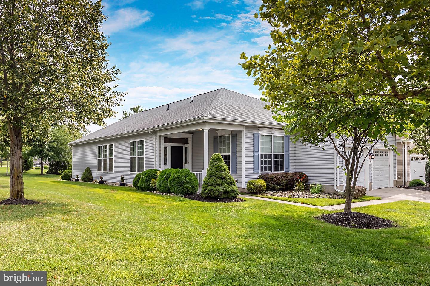 41 Danbury Road Swedesboro, NJ 08085 - Photo 2 of 24 Desirable Captiva Model on a Spacious Corner Lot