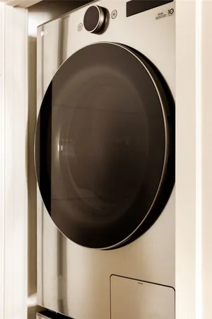 $3,406 | 21010 Erwin Street, Unit 855, Woodland Hills, CA 91367