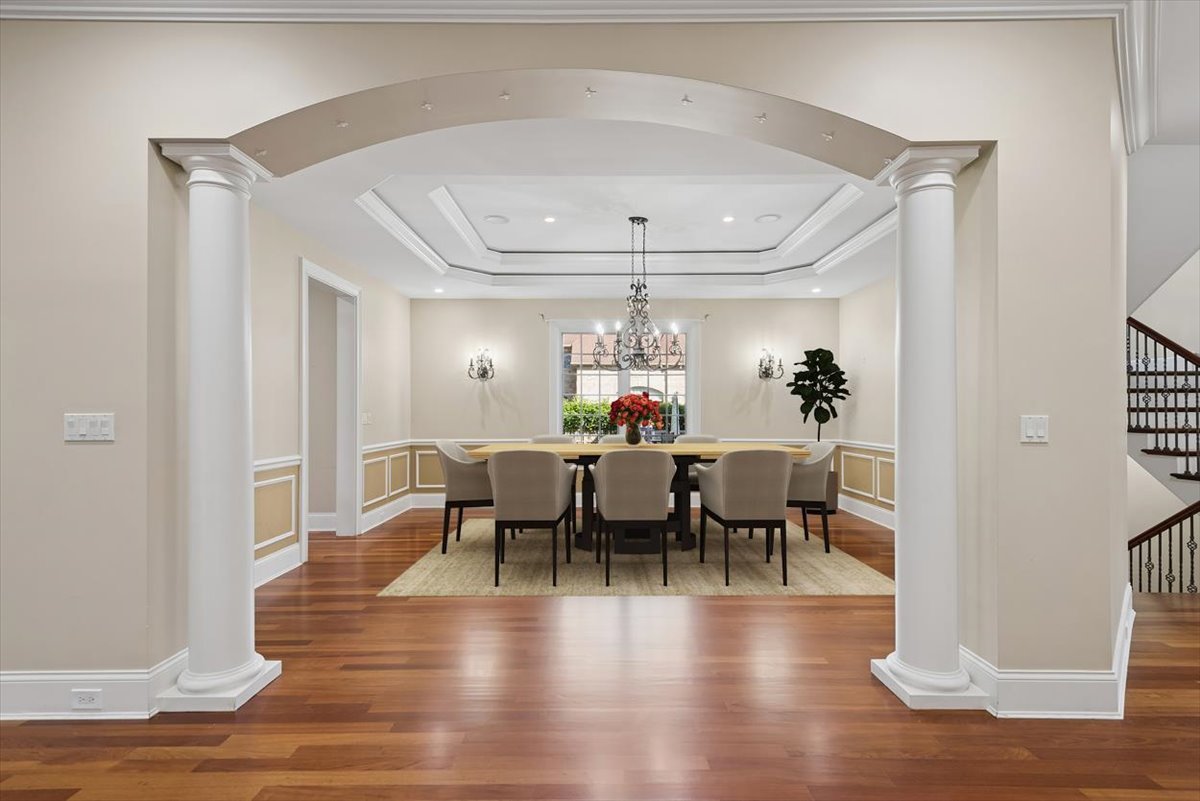 580 Greenwood Road Northbrook, IL 60062 - Photo 5 of 57