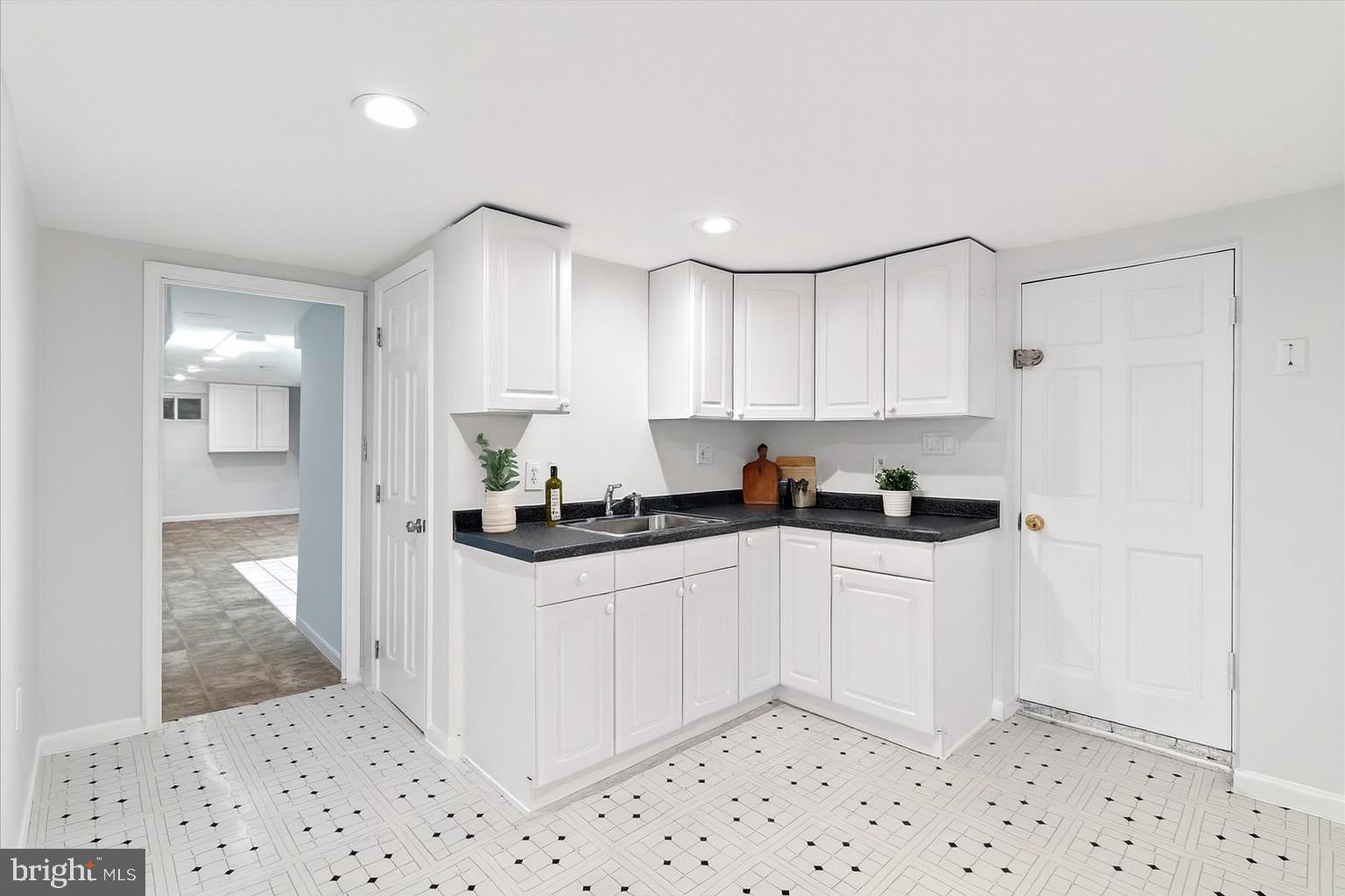 4600 Strathblane Place Alexandria, VA 22304 - Photo 12 of 20 Lower Level Kitchenette