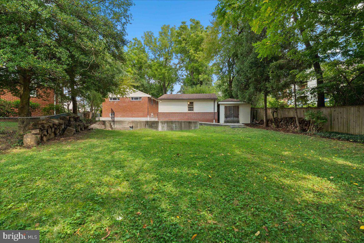 4600 Strathblane Place Alexandria, VA 22304 - Photo 17 of 20 Rear / Side Yard