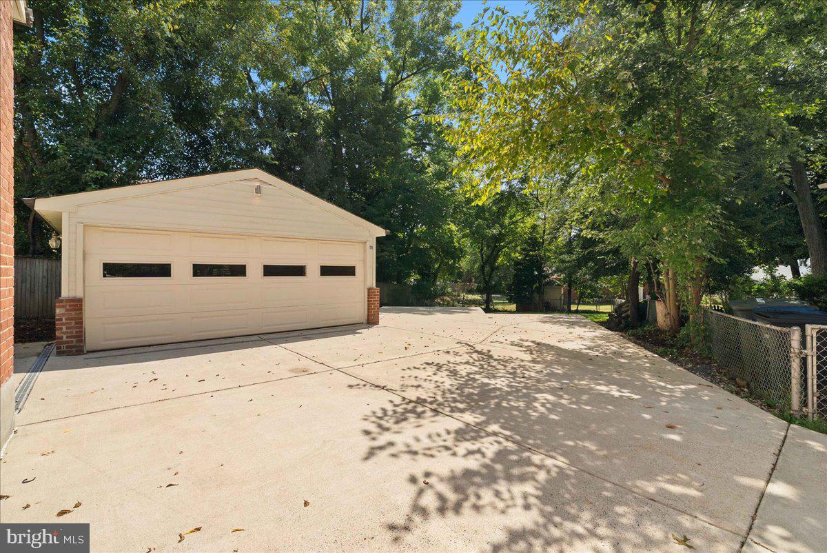 4600 Strathblane Place Alexandria, VA 22304 - Photo 18 of 20 Driveway