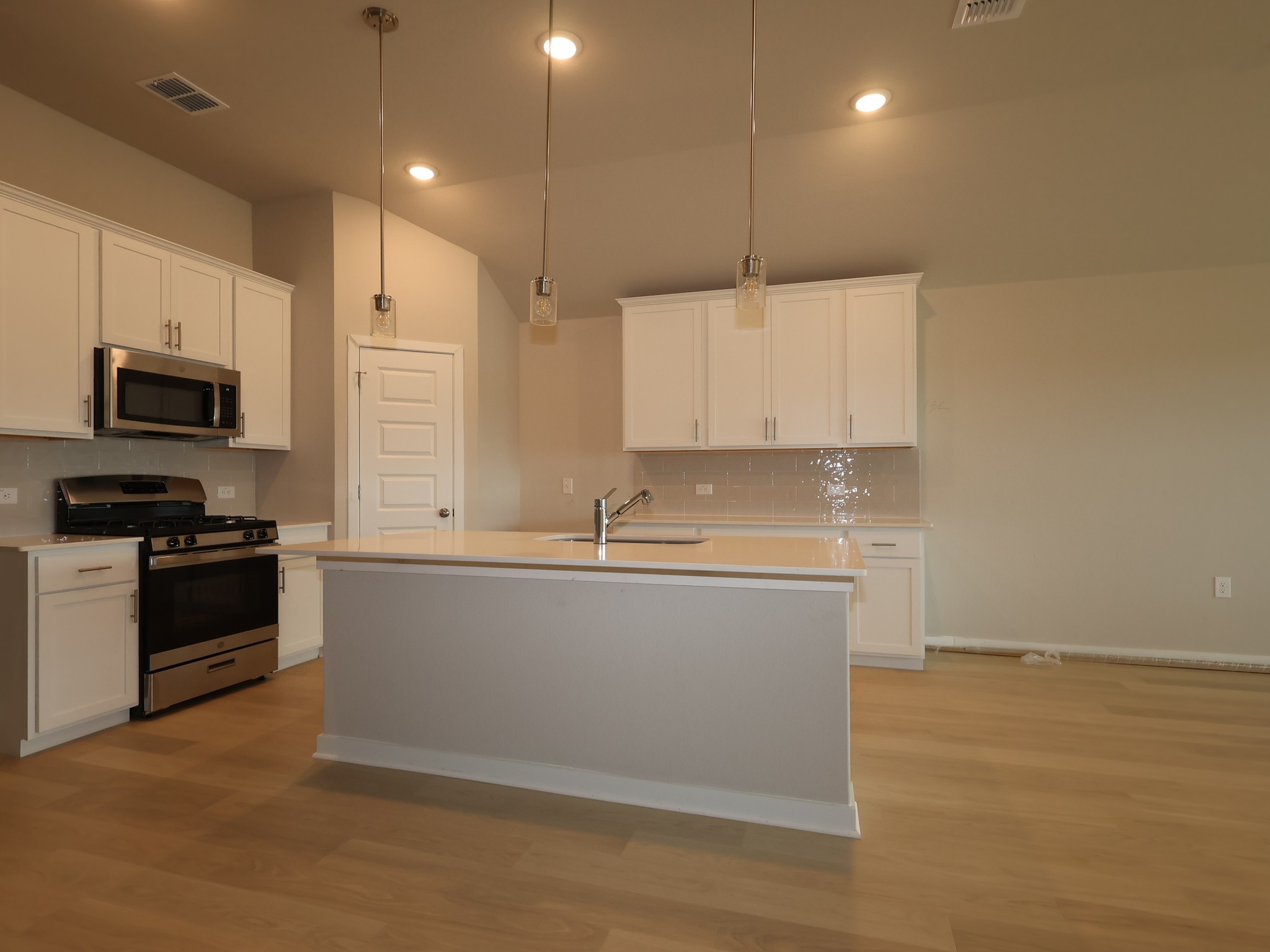 7424 Pullman Cove Austin, TX 78747 - Photo 3 of 25 Gallery Image 3