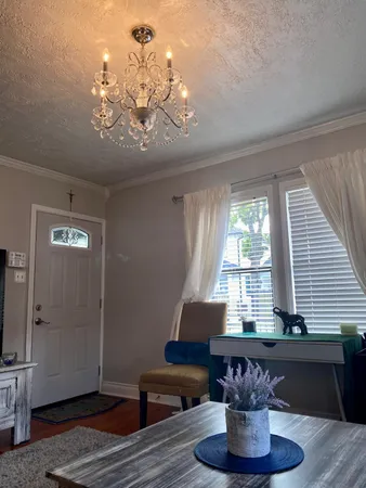 $1,995 | 806 Archer Street, Houston, TX 77009