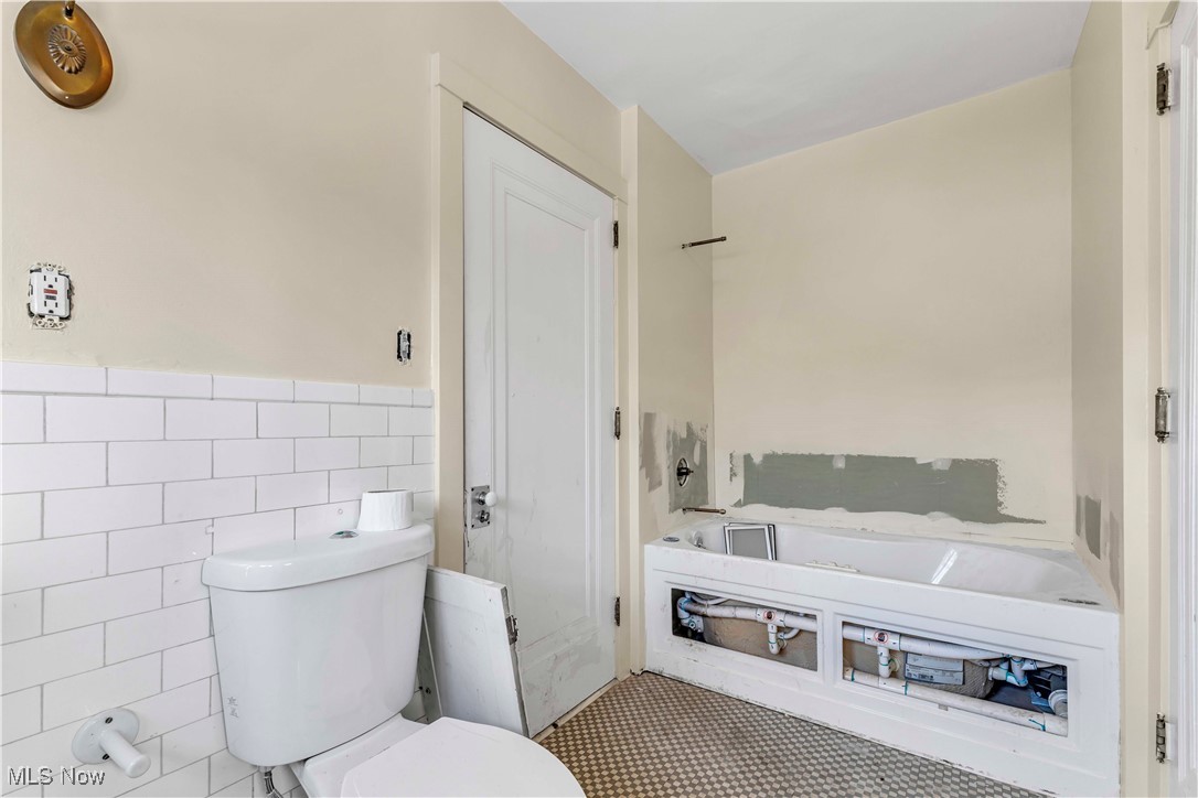 3232 Warrington Road Cleveland, OH 44120 - Photo 23 of 41 Gallery Image 23
