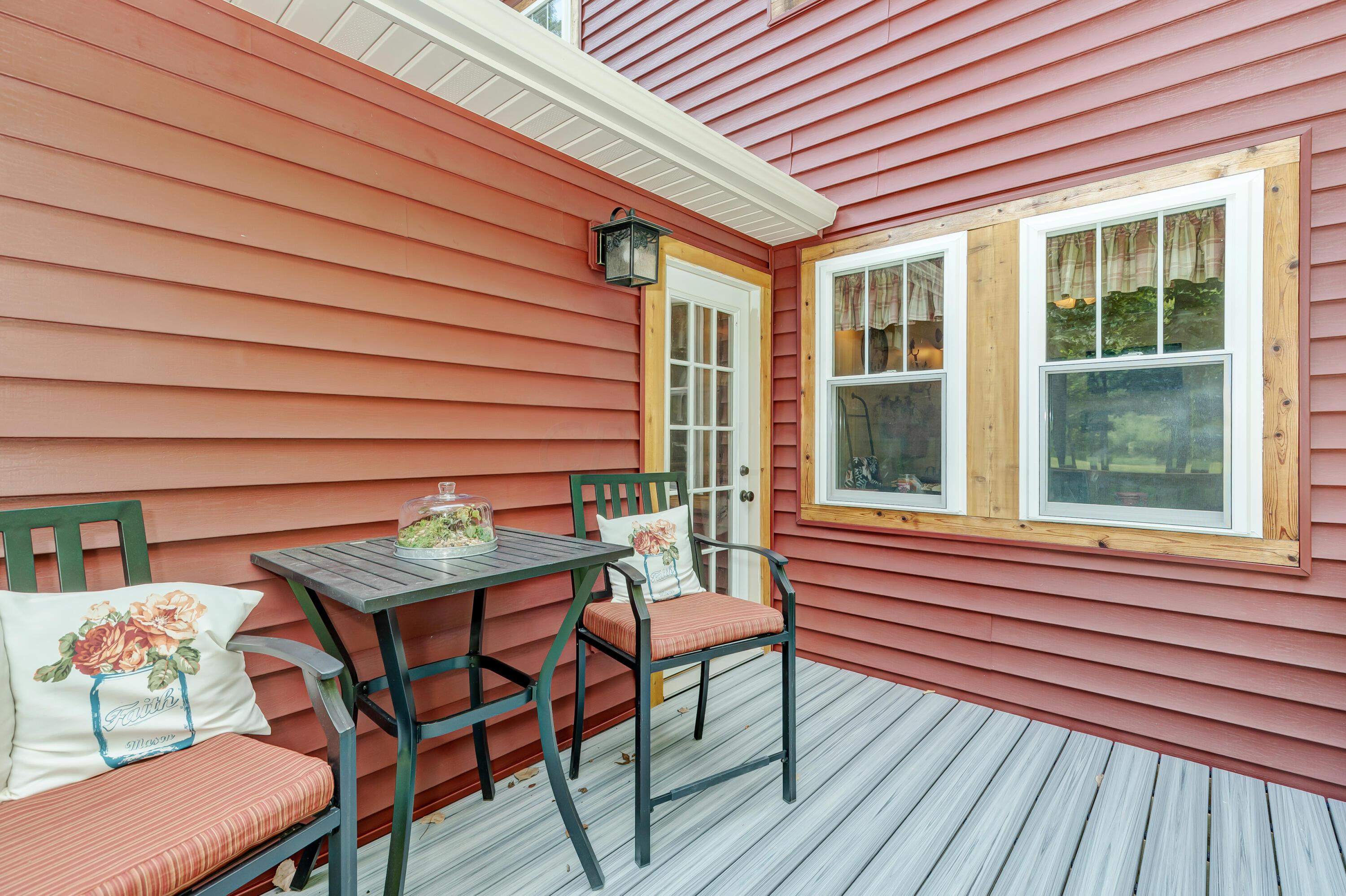 5173 Pleasant Chapel Road Southeast Newark, OH 43056 - Photo 68 of 118 66-UpperKitchenDeck