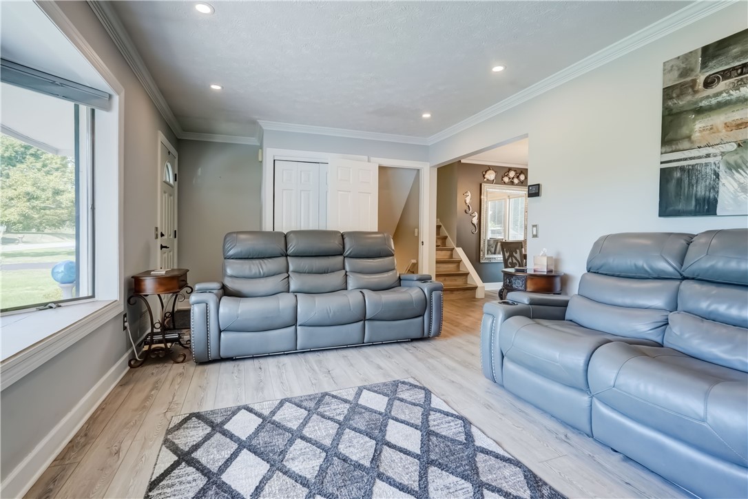 336 Beckwith Road Henrietta, NY 14586 - Photo 5 of 42