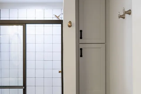 a view of a livingroom with furniture