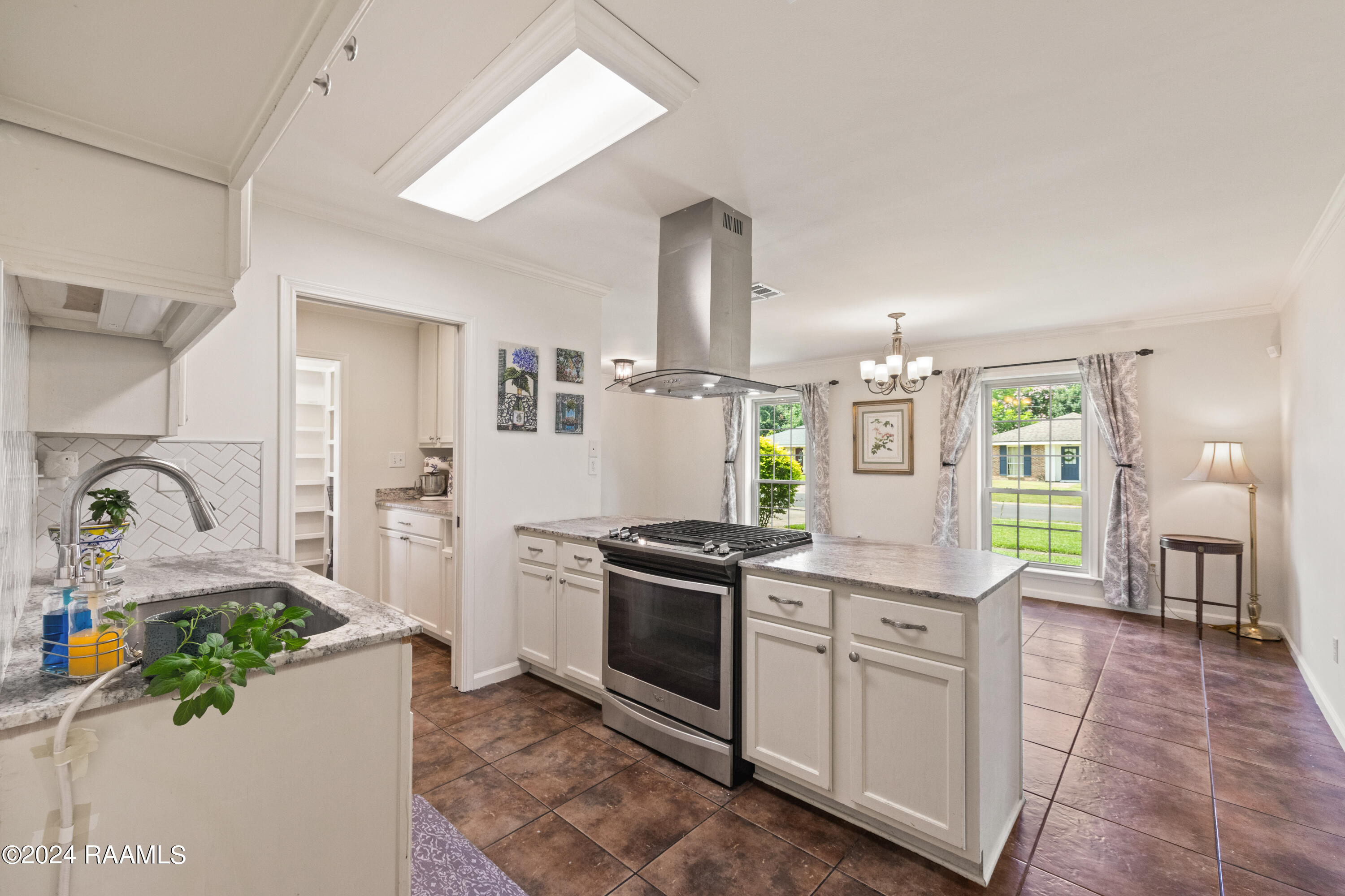 343 Rena Drive Lafayette, LA 70503 - Photo 5 of 23 Kitchen
