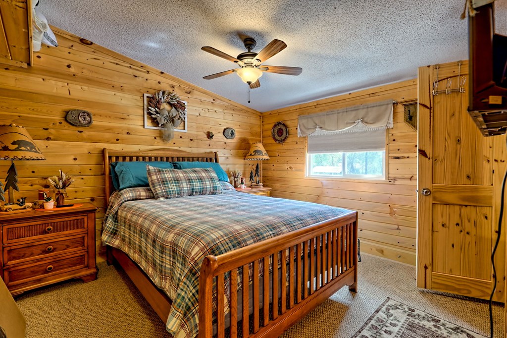 1483 Hilltop Road Murphy, NC 28906 - Photo 21 of 74 a bedroom with a bed and a table