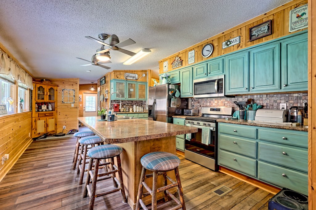 1483 Hilltop Road Murphy, NC 28906 - Photo 8 of 74 a dining hall with stainless steel appliances granite countertop a stove and a refrigerator