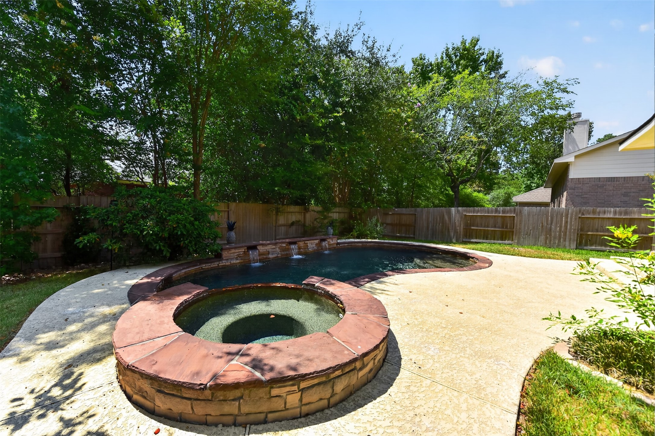 102 North Queenscliff Circle Spring, TX 77382 - Photo 5 of 37 Gallery Image 5
