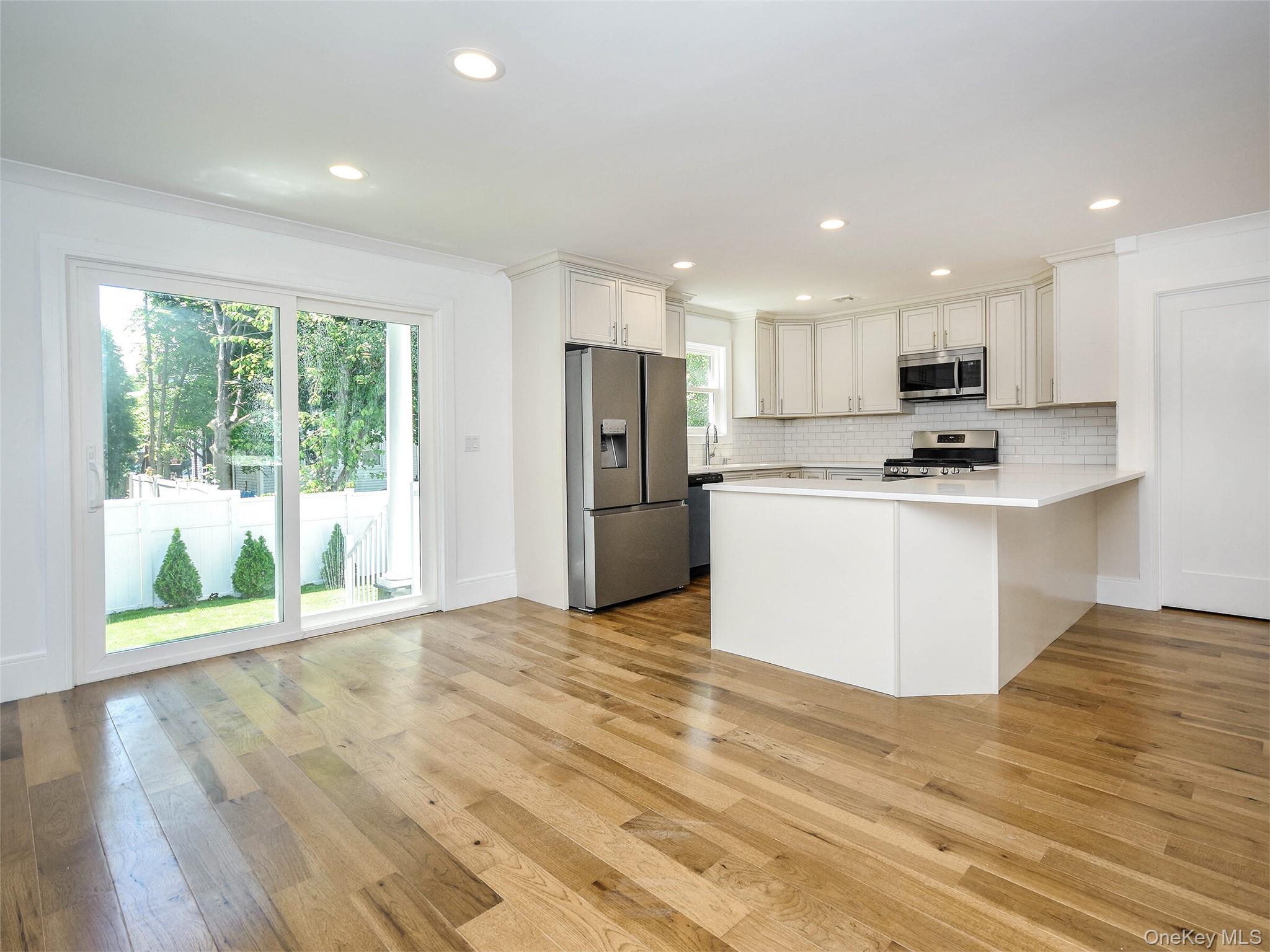 59 A Hickory Road Port Washington, NY 11050 - Photo 6 of 20