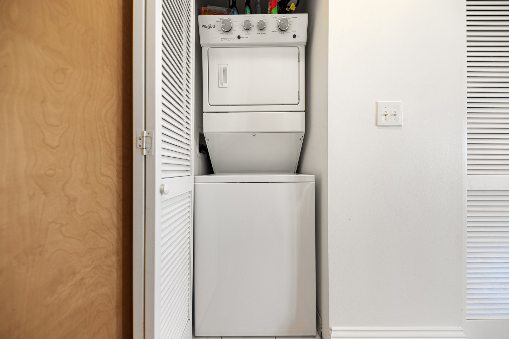 4020 North Damen Avenue, Unit 404 Chicago, IL 60618 - Photo 14 of 17 a utility room with dryer and washer