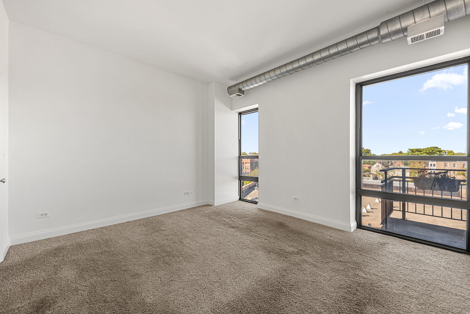 4020 North Damen Avenue, Unit 404 Chicago, IL 60618 - Photo 7 of 17 a view of an empty room with a window