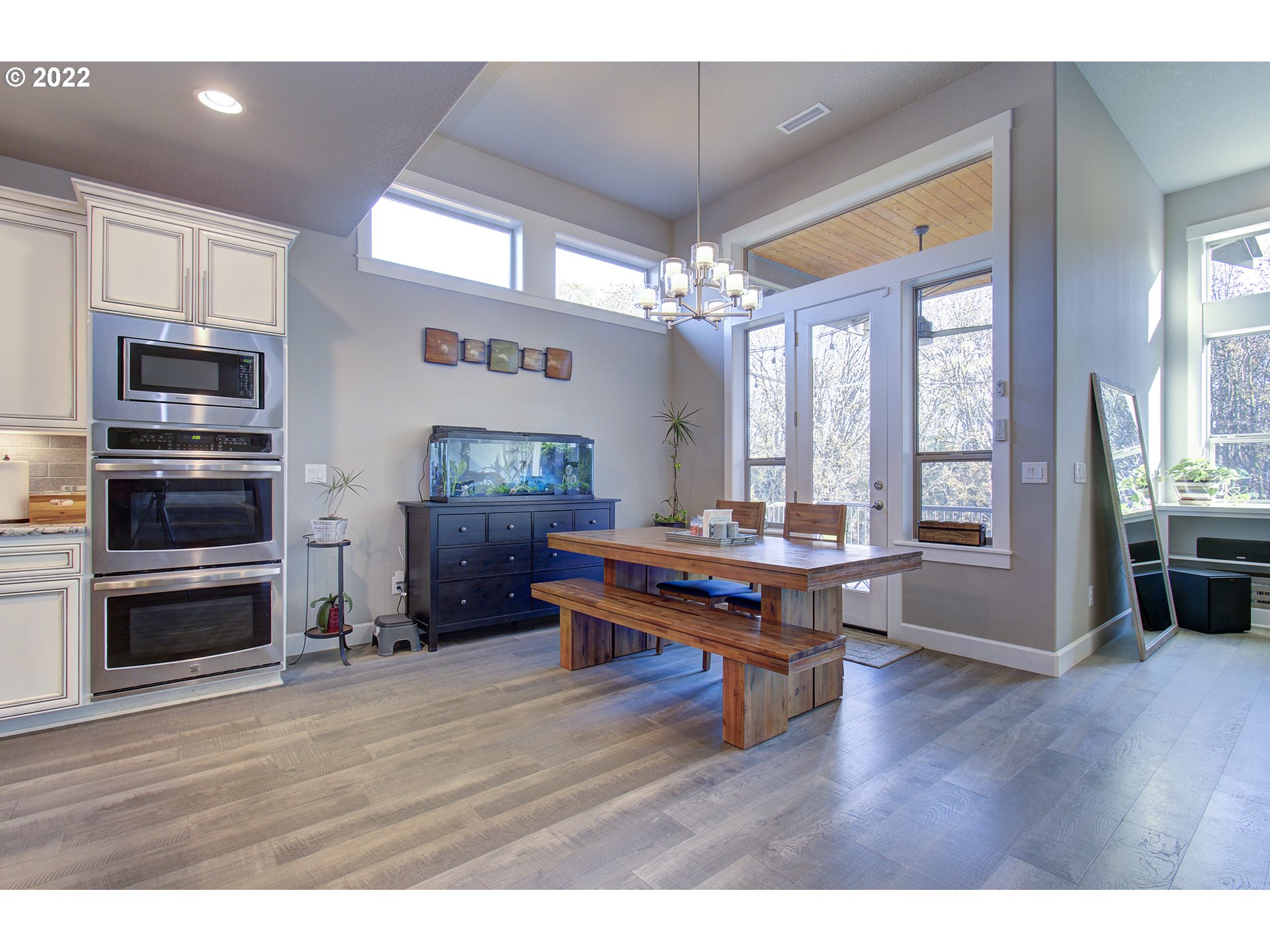 1695 South Harrier Road Ridgefield, WA 98642 - Photo 7 of 32 a room with furniture wooden floor and window