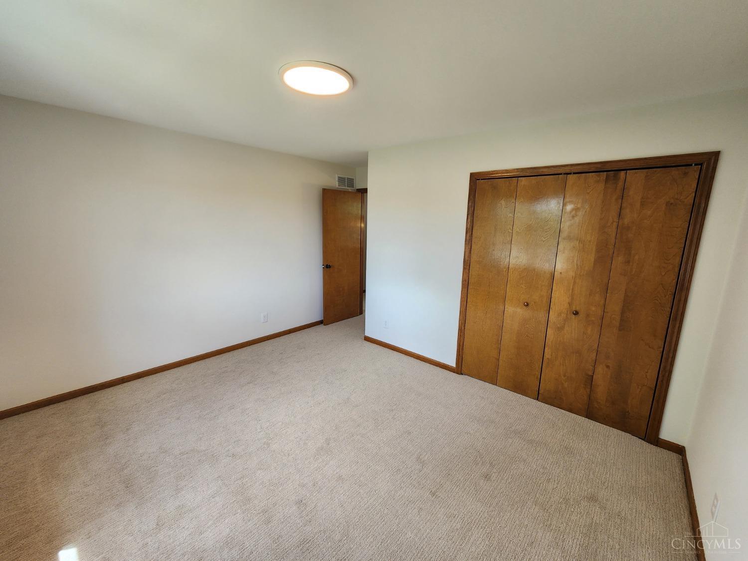 5879 Lawrence Road Cincinnati, OH 45248 - Photo 10 of 23