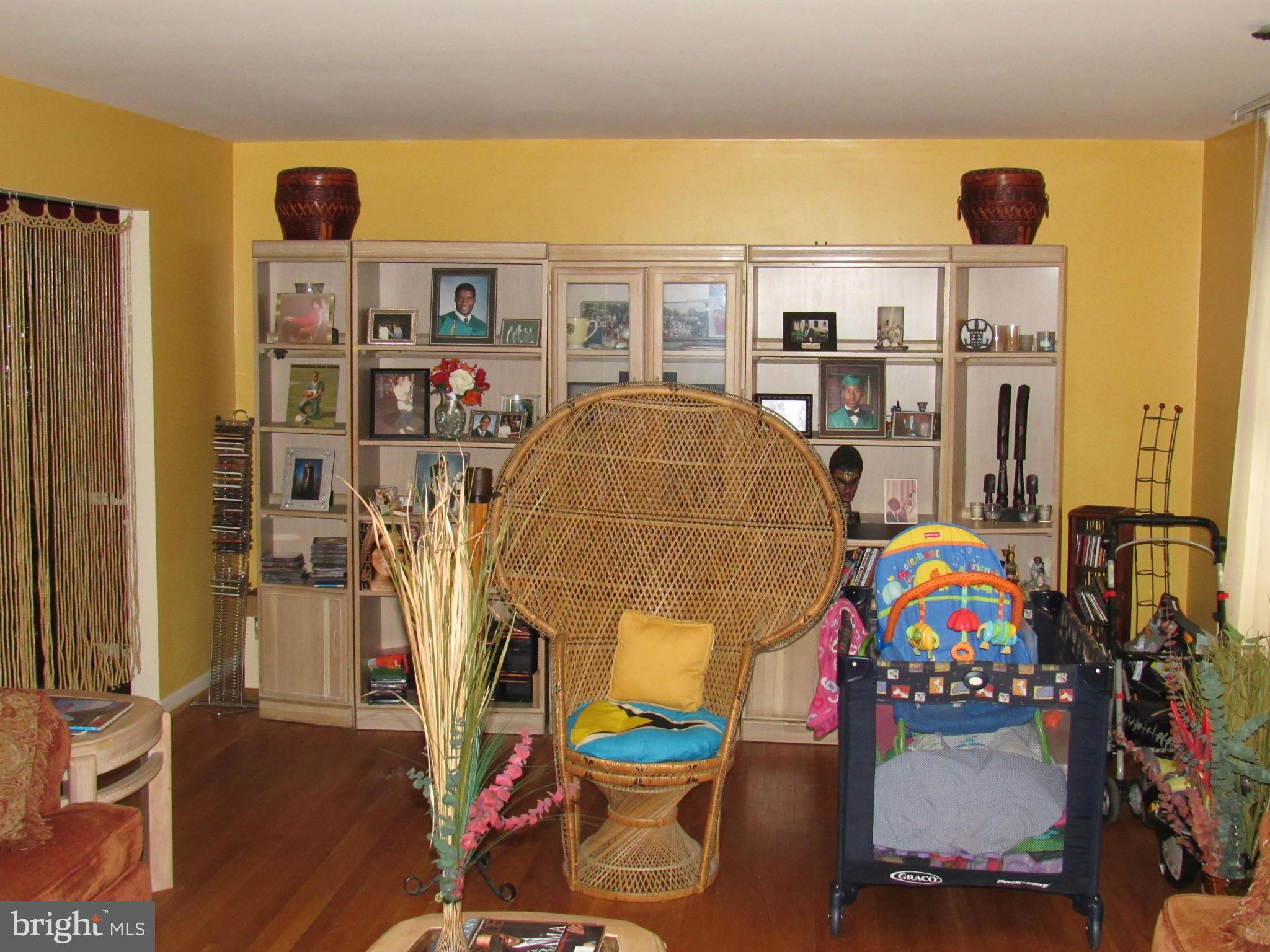 12605 Garden Gate Road Silver Spring, MD 20902 - Photo 6 of 27 Living Room