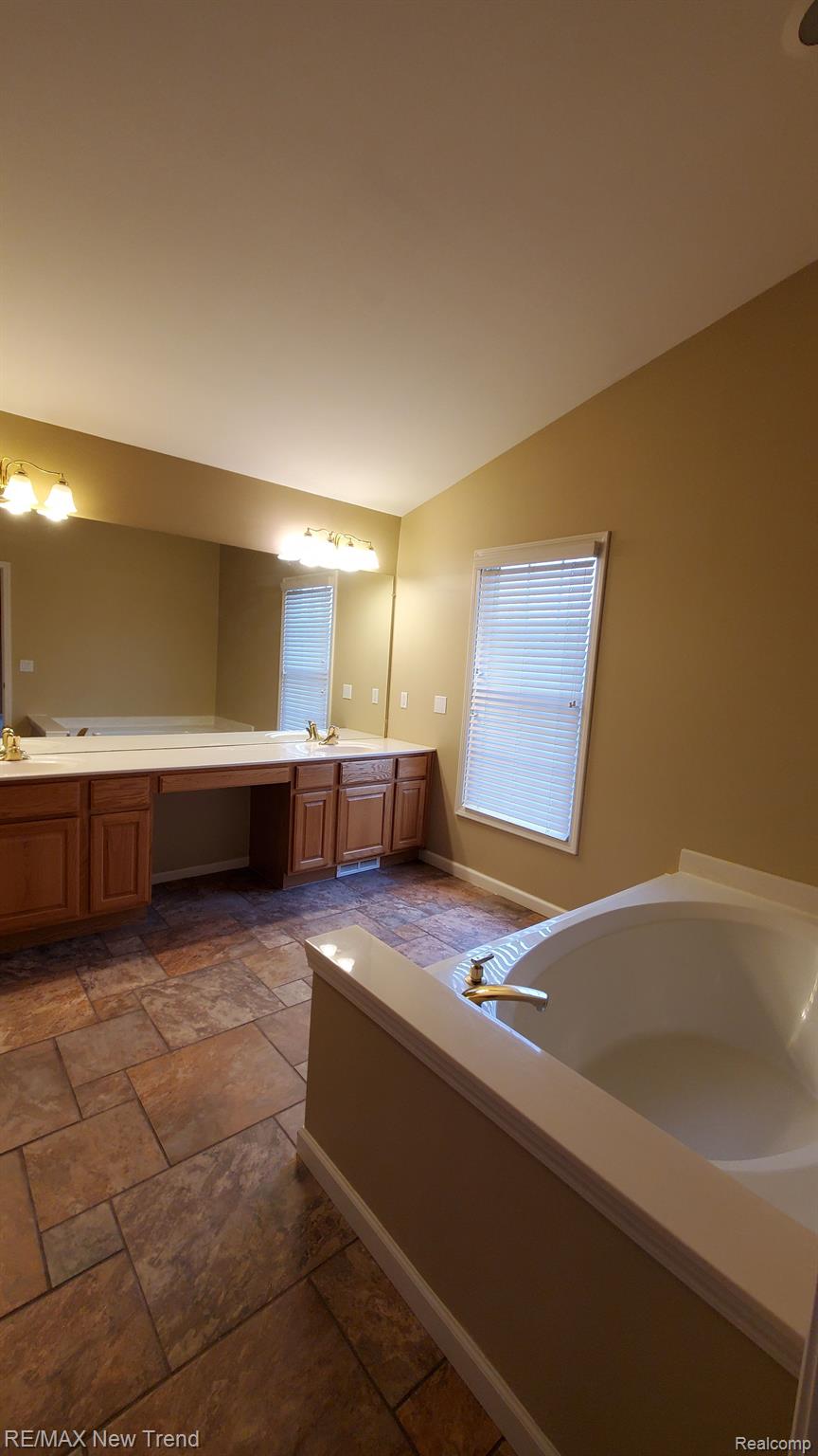 3876 Piedmonte Drive Rochester, MI 48306 - Photo 18 of 34