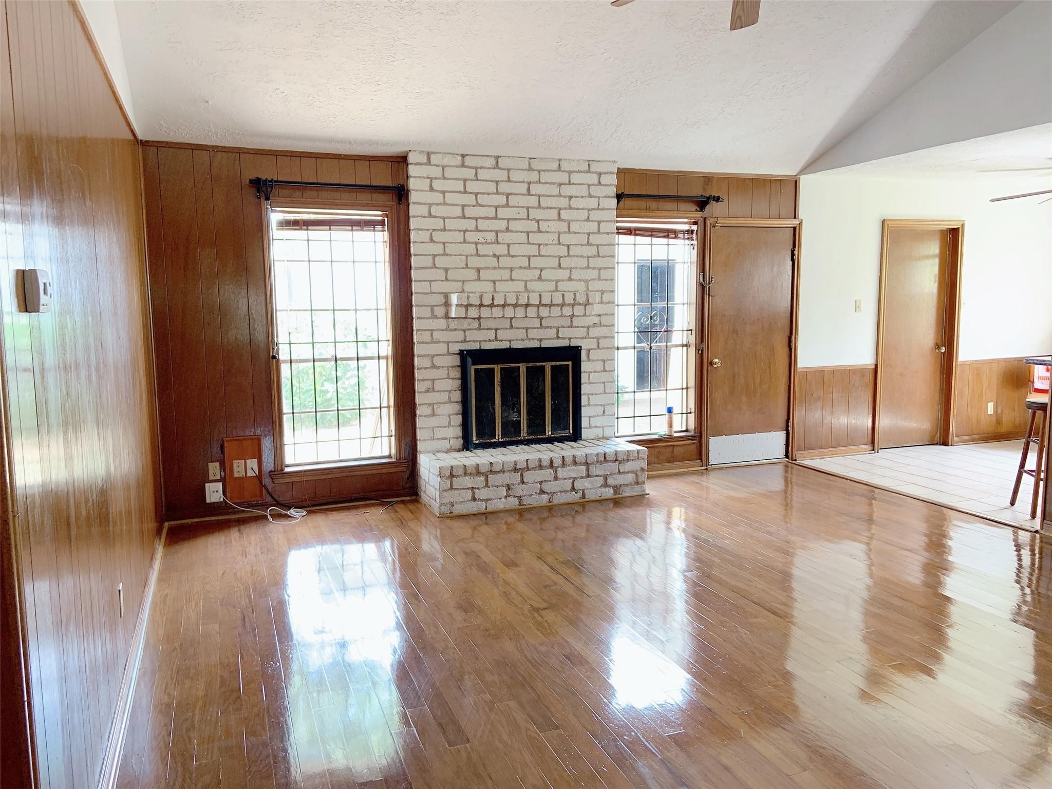 8902 Sharpview Drive Houston, TX 77036 - Photo 4 of 14