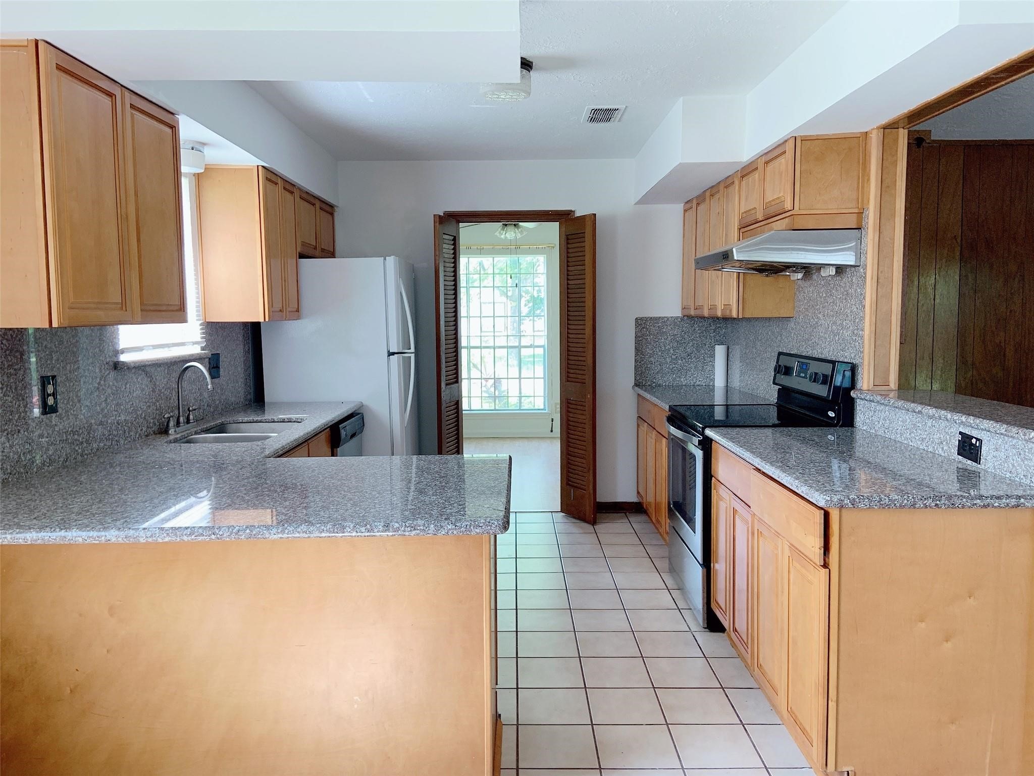 8902 Sharpview Drive Houston, TX 77036 - Photo 9 of 14