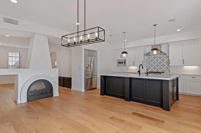 $2,095,000 | 105 West De La Guerra Street, Unit S, Santa Barbara, CA 93101