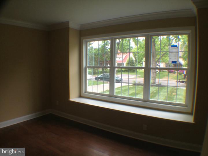 27 East Park Road Havertown, PA 19083 - Photo 4 of 25 Living Room