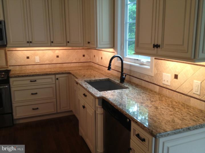 27 East Park Road Havertown, PA 19083 - Photo 7 of 25 Kitchen