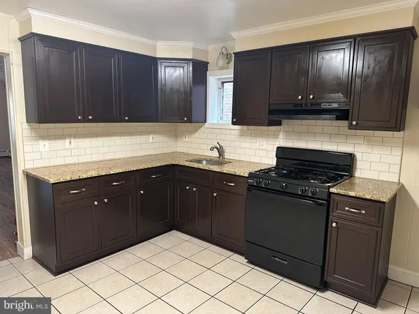 $1,800 | 705 Anderson Street, Trenton, NJ 08611