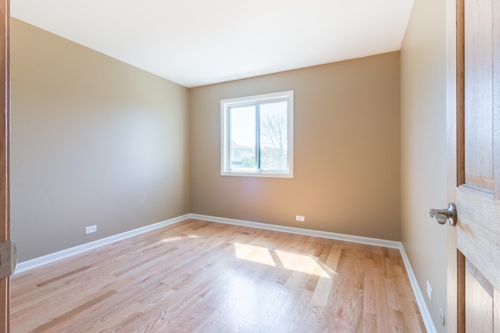 711 Sunfish Point Schaumburg, IL 60194 - Photo 12 of 20