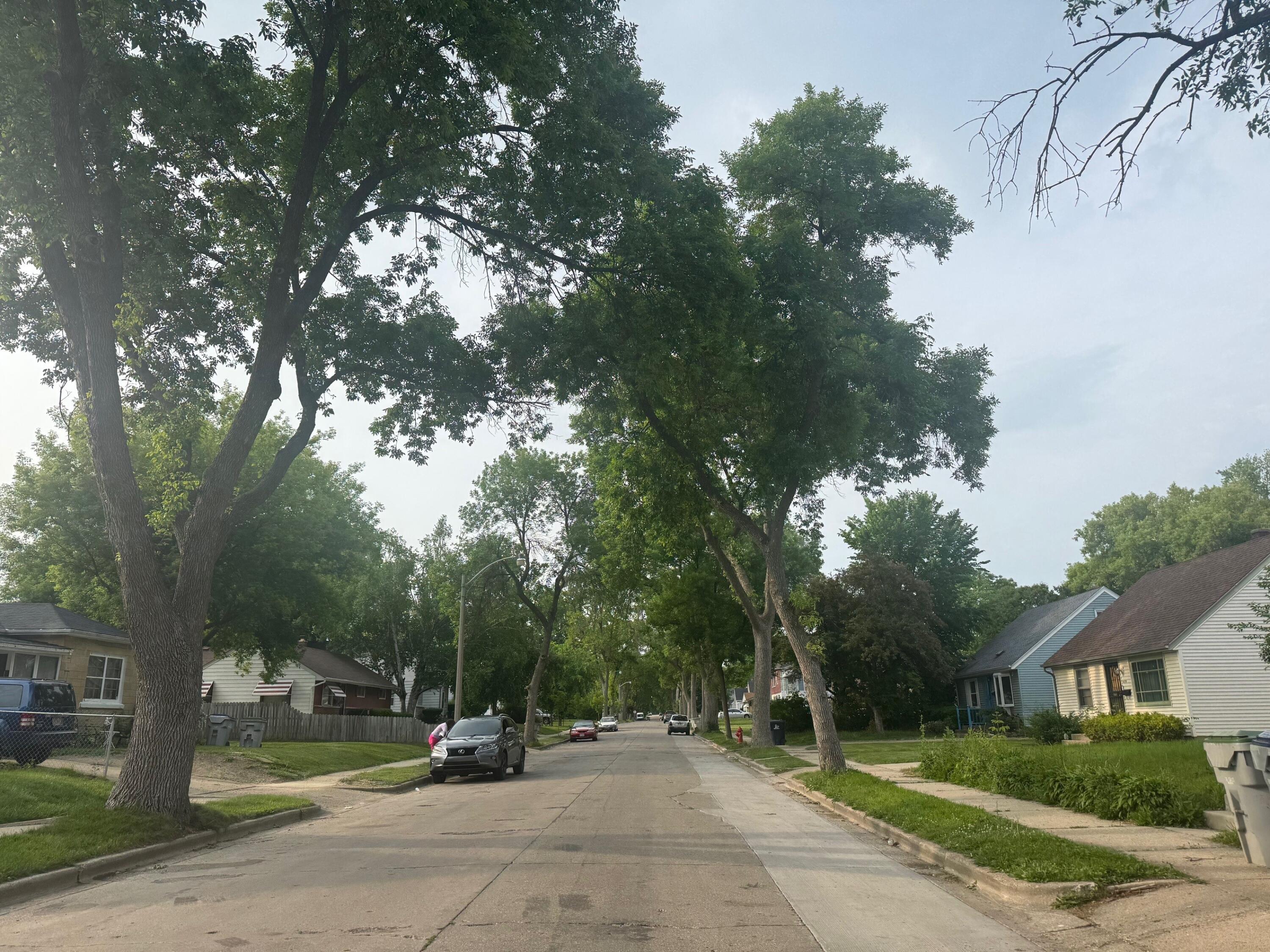 4862 North 54th Street Milwaukee, WI 53218 - Photo 2 of 5 4862 N 54th St - street 2