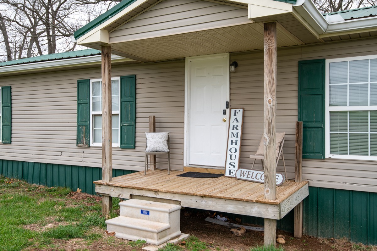 6016 Highland Road Orlinda, TN 37141 - Photo 11 of 34 a view of a dinning table and chairs in patio