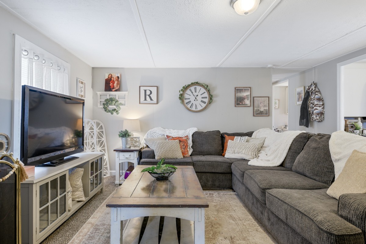 6016 Highland Road Orlinda, TN 37141 - Photo 13 of 34 a living room with furniture and a flat screen tv