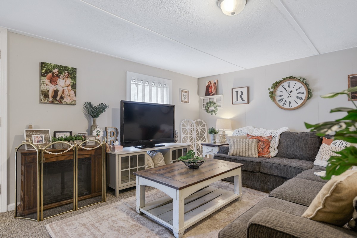 6016 Highland Road Orlinda, TN 37141 - Photo 14 of 34 a living room with furniture and a flat screen tv