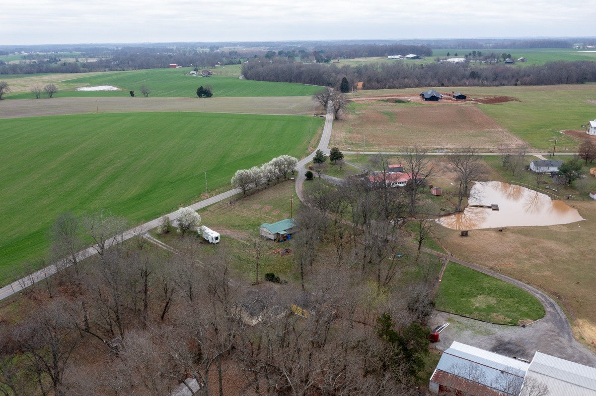 6016 Highland Road Orlinda, TN 37141 - Photo 33 of 34 an aerial view of a houses with outdoor space and river