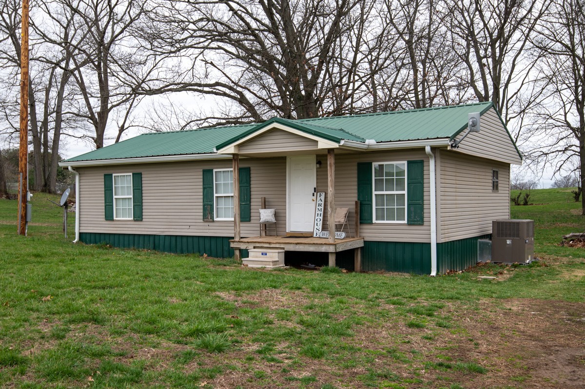 6016 Highland Road Orlinda, TN 37141 - Photo 10 of 34 a front view of a house with garden