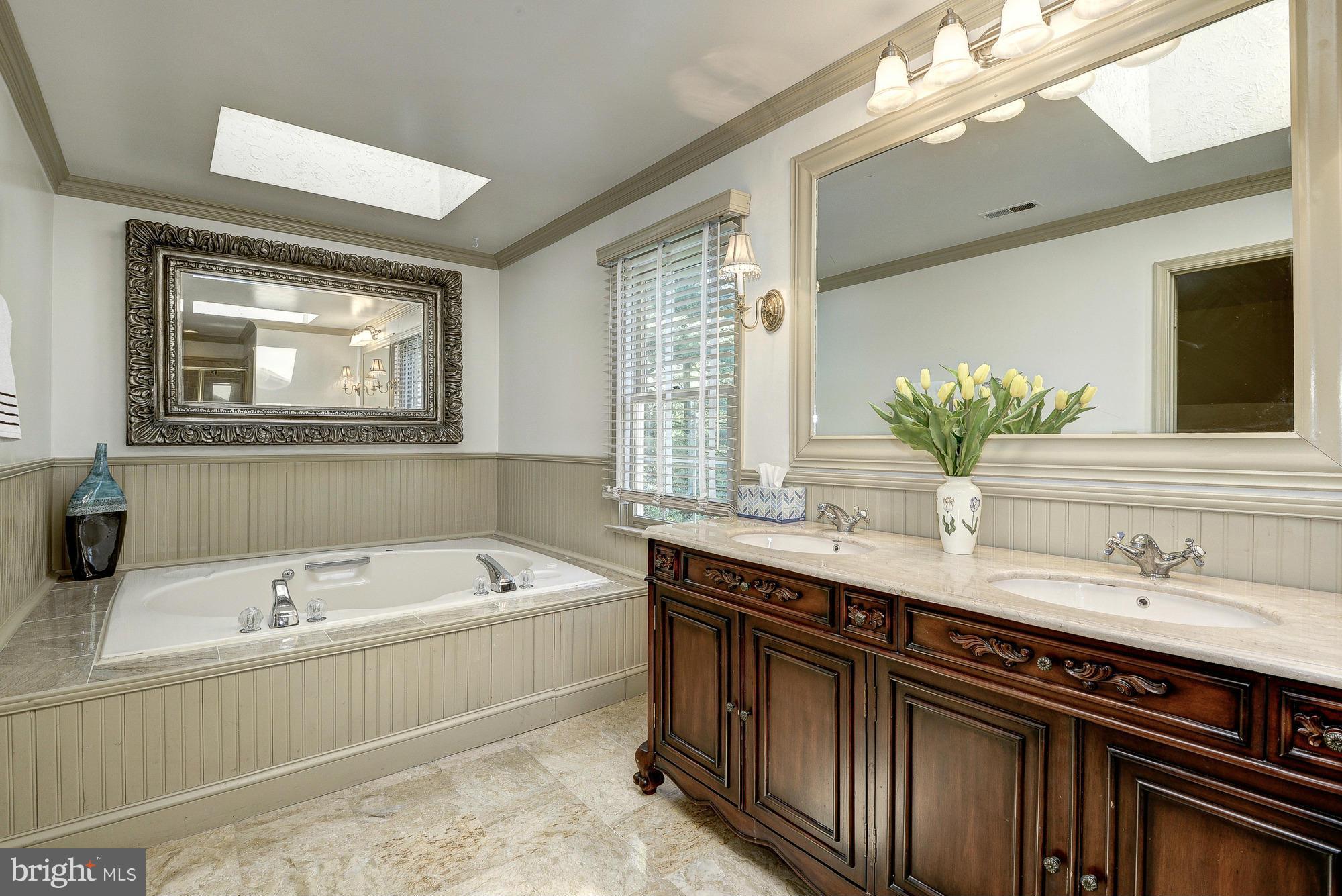 12820 Travilah Road Potomac, MD 20854 - Photo 15 of 19 Bath (Master)