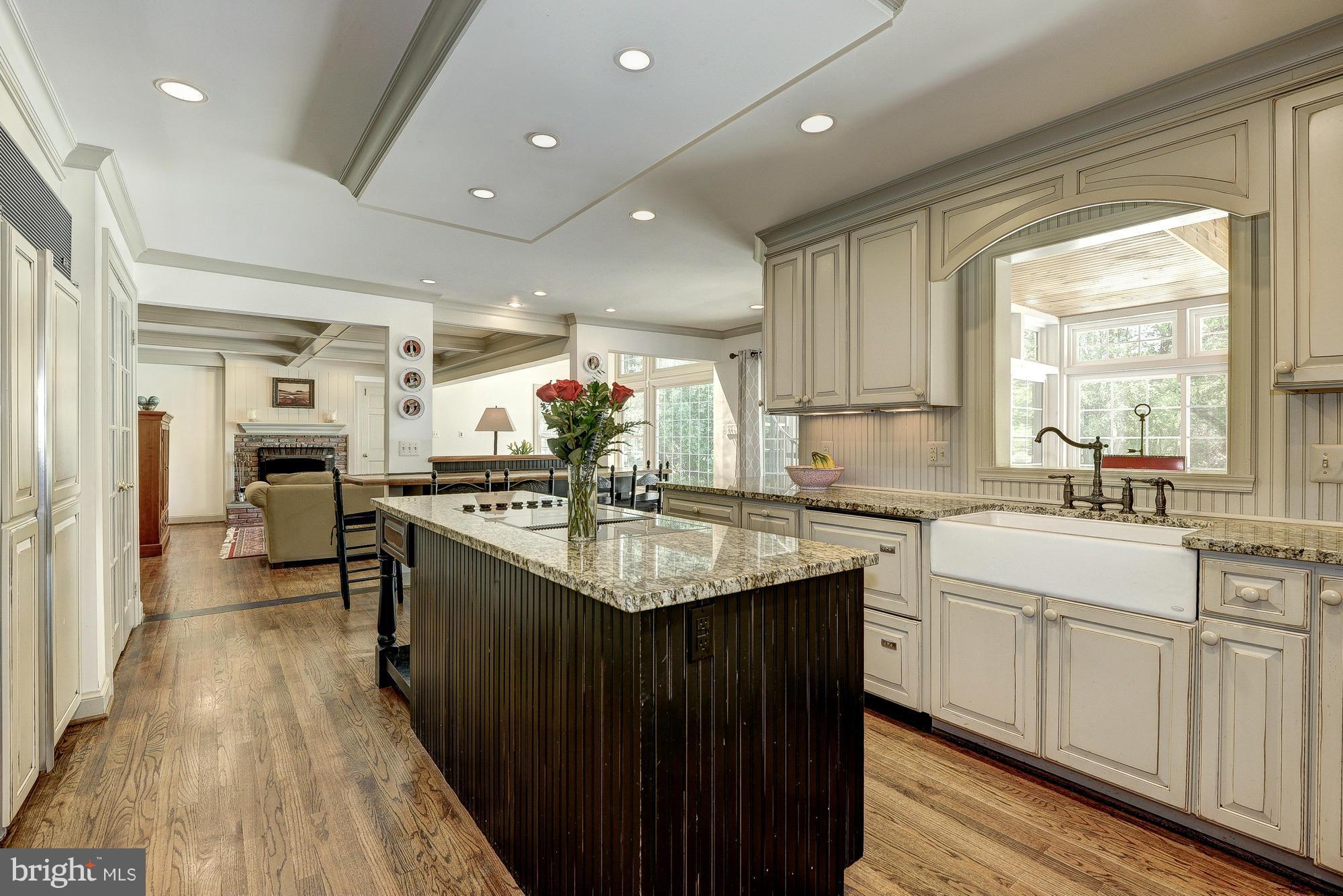 12820 Travilah Road Potomac, MD 20854 - Photo 8 of 19 Kitchen