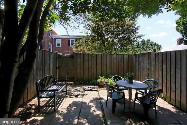 4217 32nd Road South Arlington, VA 22206 - Photo 2 of 27 Exterior (Rear)