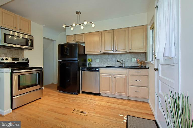 4217 32nd Road South Arlington, VA 22206 - Photo 14 of 27 Kitchen