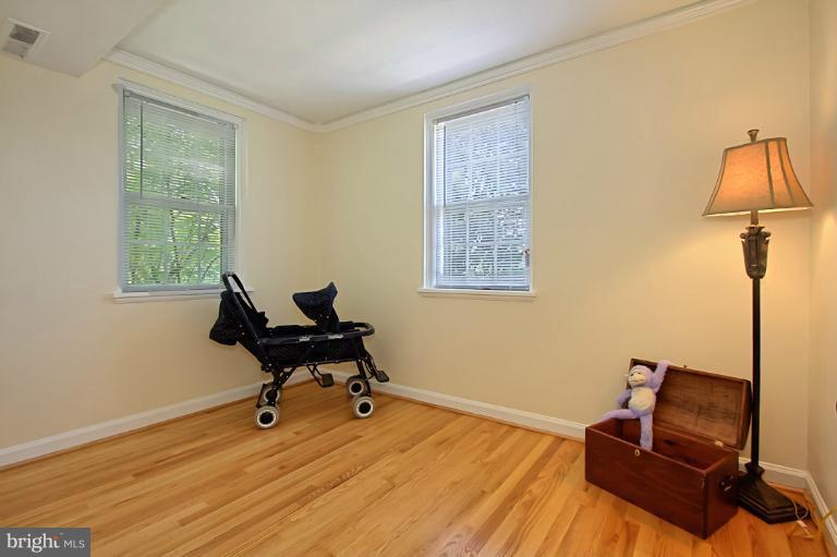 4217 32nd Road South Arlington, VA 22206 - Photo 15 of 27 Bedroom