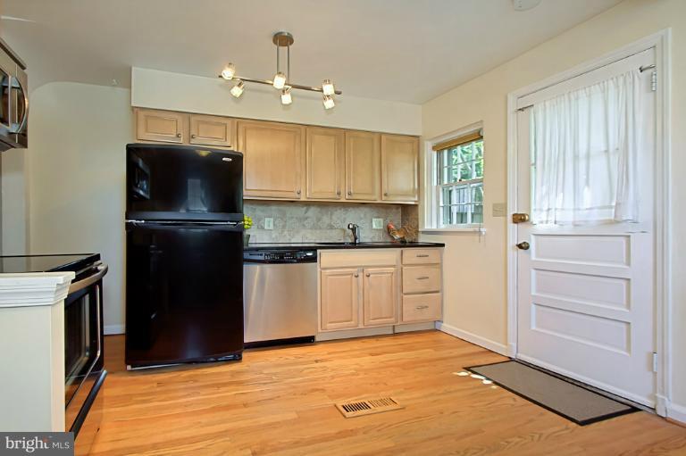 4217 32nd Road South Arlington, VA 22206 - Photo 18 of 27 Kitchen