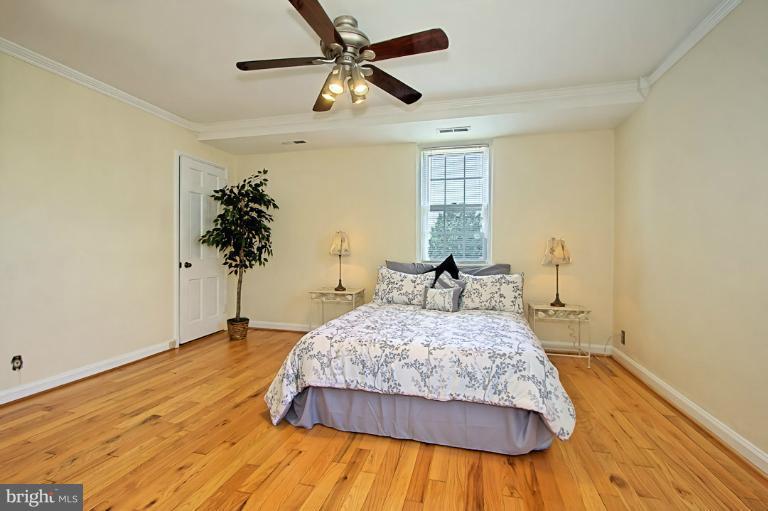 4217 32nd Road South Arlington, VA 22206 - Photo 20 of 27 Bedroom (Master)