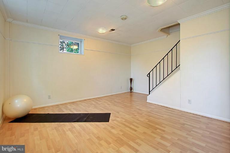 4217 32nd Road South Arlington, VA 22206 - Photo 3 of 27 Interior (General)