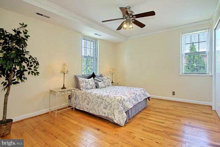 4217 32nd Road South Arlington, VA 22206 - Photo 21 of 27 Bedroom (Master)
