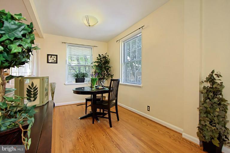 4217 32nd Road South Arlington, VA 22206 - Photo 4 of 27 Dining Room
