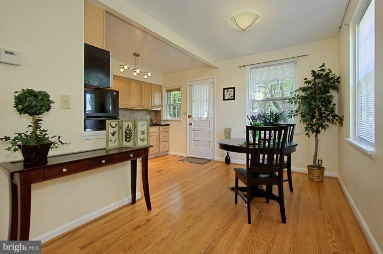 4217 32nd Road South Arlington, VA 22206 - Photo 7 of 27 Interior (General)