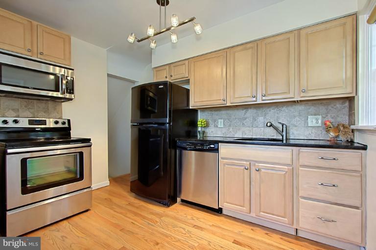 4217 32nd Road South Arlington, VA 22206 - Photo 9 of 27 Kitchen