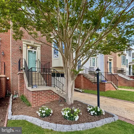$640,000 | 47640 Comer Square, Sterling, VA 20165